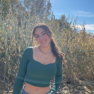 Meet your Posher, Naima